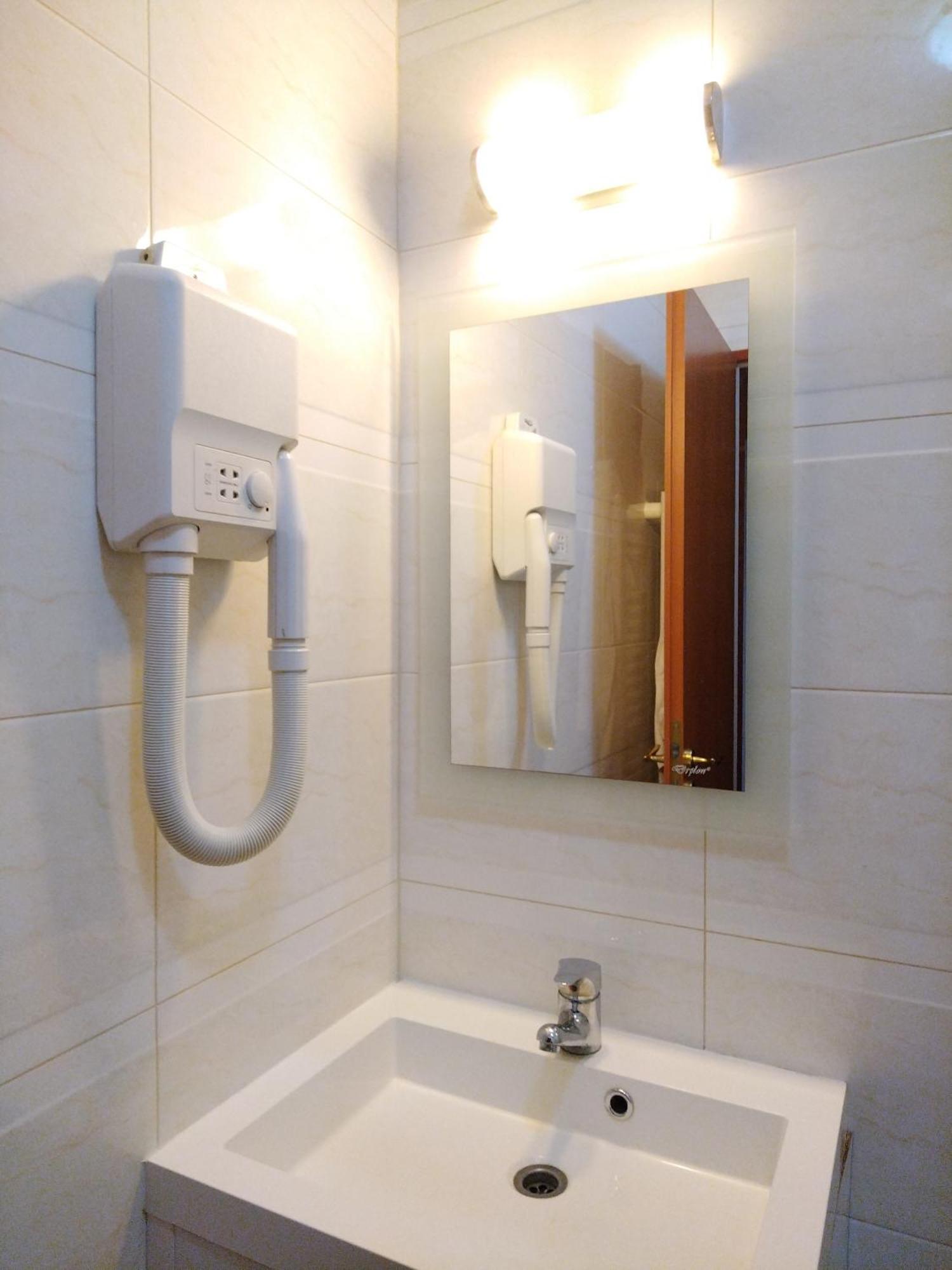 Milky Way Hotel Budapest Room photo